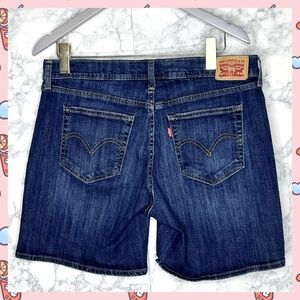 ⭐️ Levi’s High Waist Dark Wash Casual Denim Jean Shorts Women’s 31